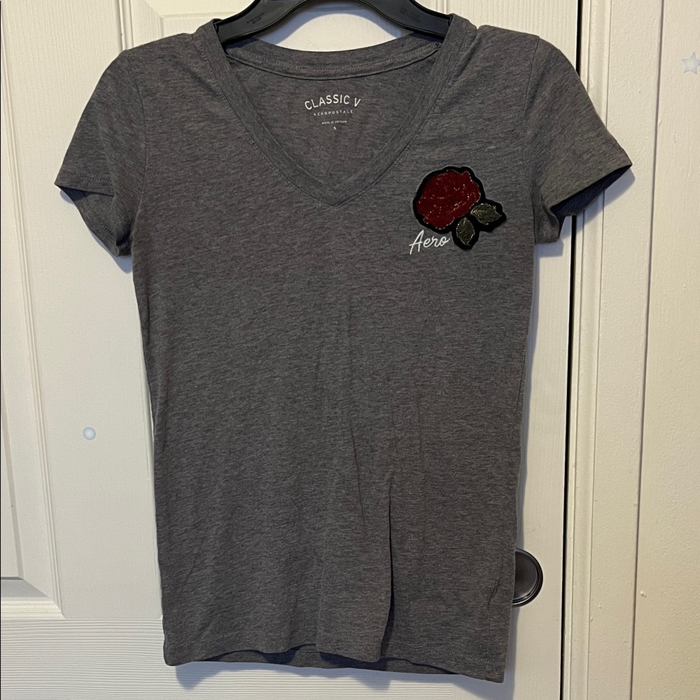 Aeropostale Gray Short Sleeve Tee with Red Rose Patch